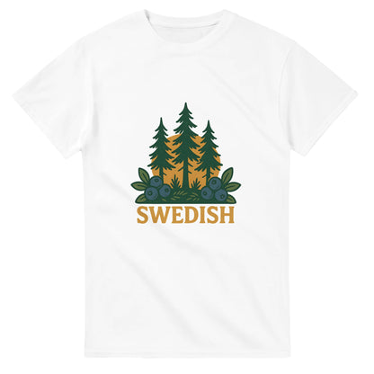 Vintage t-shirt med svensk skogsinspiration, kombinerar stil och natur med bär och barr.