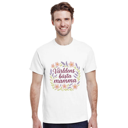 Mjuk T-shirt med blommigt mönster för den bästa mamman. Perfekt balans mellan text och bild.