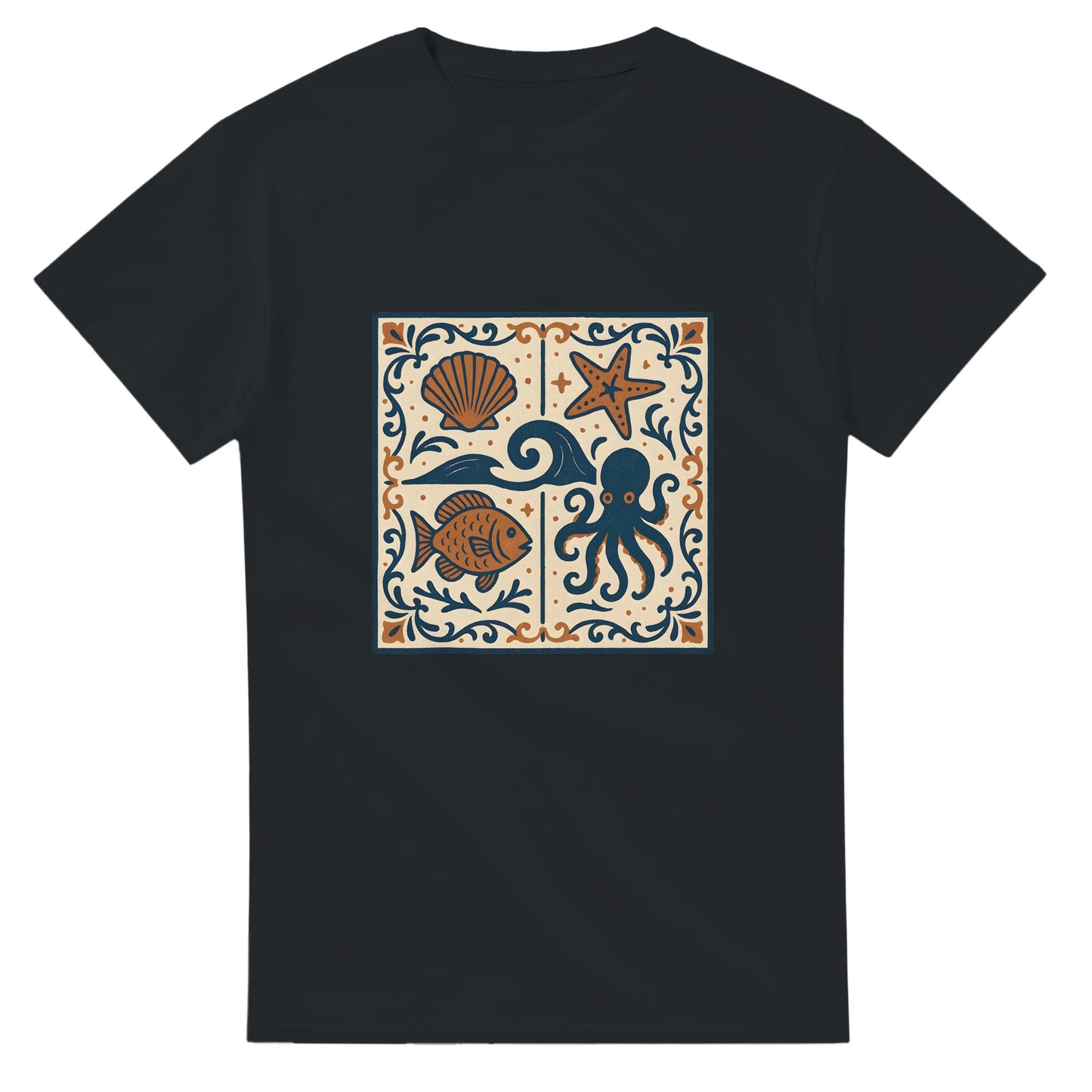 Rustik t-shirt med havsinspirerade kakelmönster från Portugal. Stilfull hyllning till Atlantens pärla.