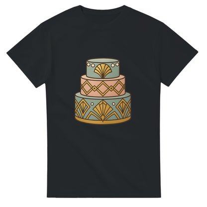 T-shirt med art deco-tårta, geometrisk design, pärlemordetaljer, lyxig känsla.