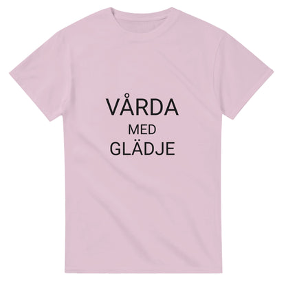 Glädjefylld t-shirt för vårdyrket. Visa din passion med denna tröja.