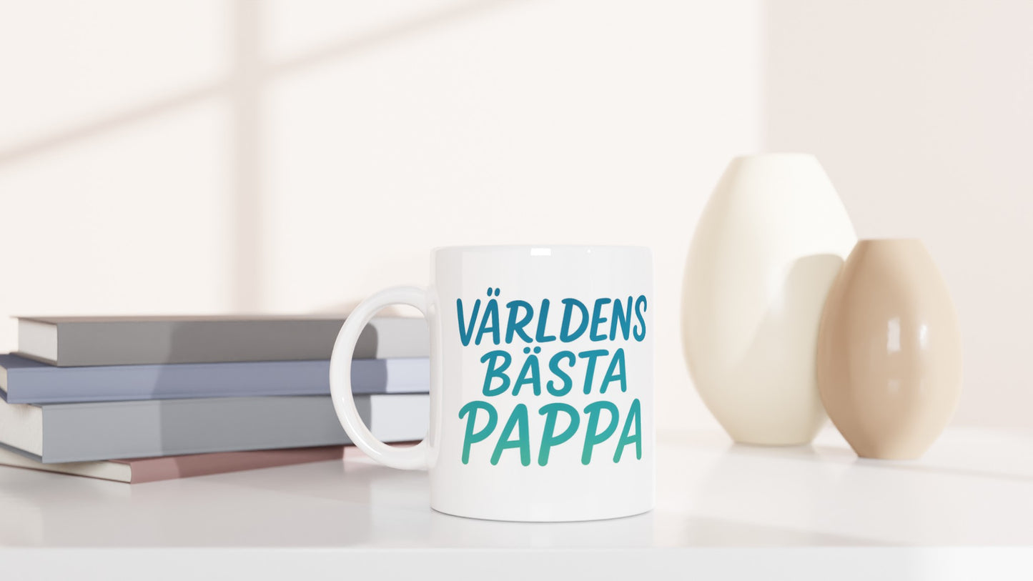 Mugg med handskriven text i grönt och blått, perfekt present för världens bästa pappa.