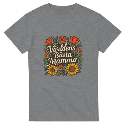 Mamma i Blom T-shirt med stilfulla blommor och elegant text. En design som verkligen sticker ut.