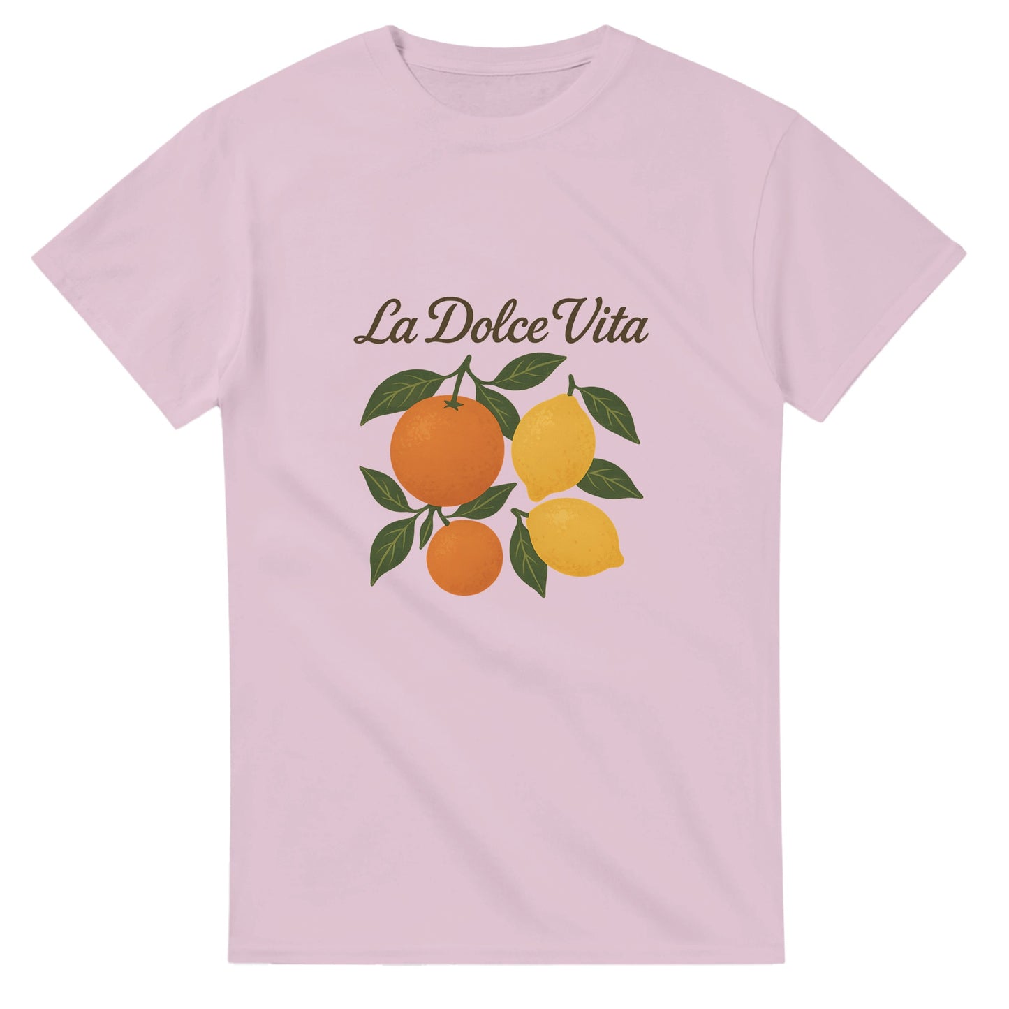 T-shirt med retro mönster av apelsiner och citroner, med den italienska texten 'La Dolce Vita' i elegant skrivstil.