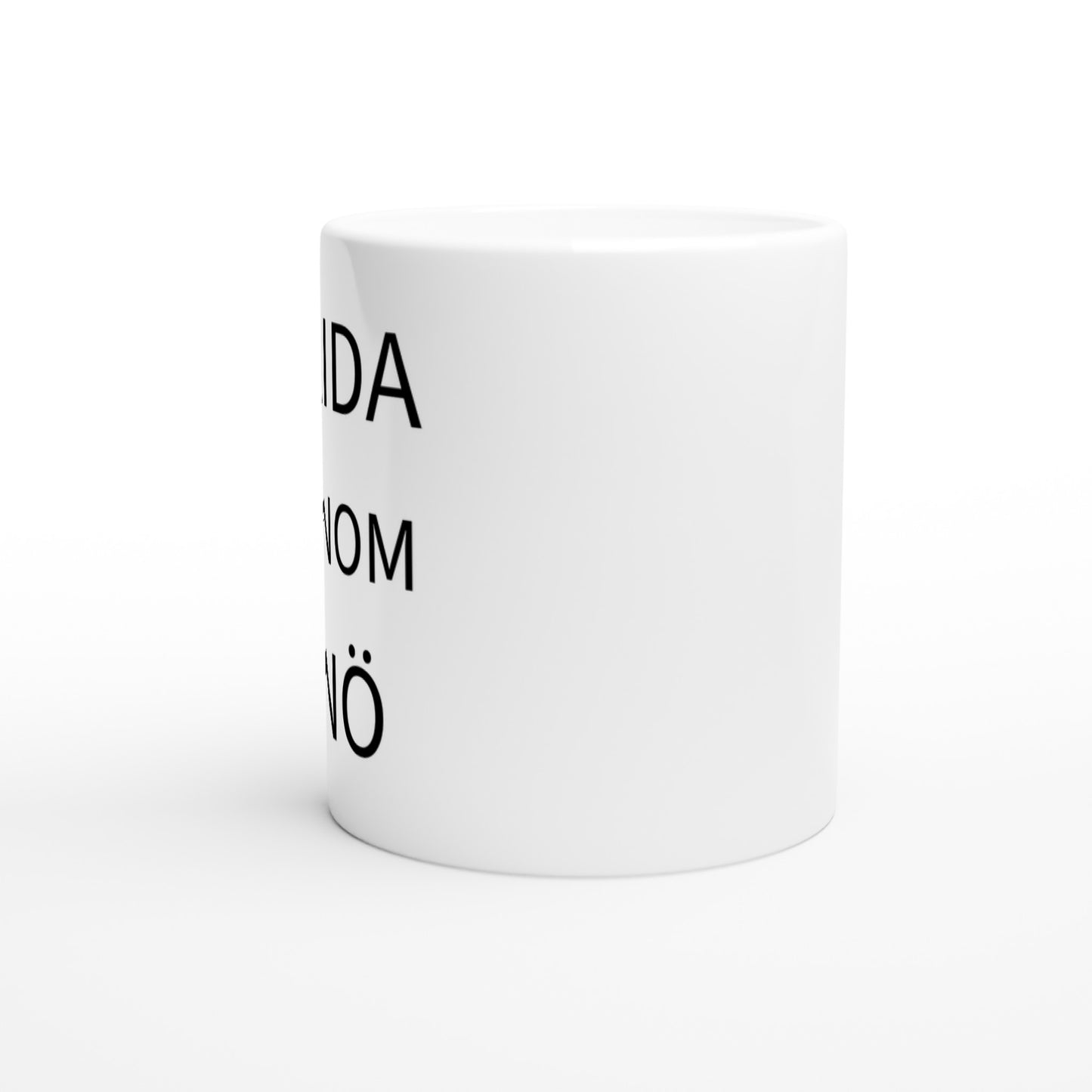 Skämtsam mugg för snöglidning och äventyr i vinterlandet.