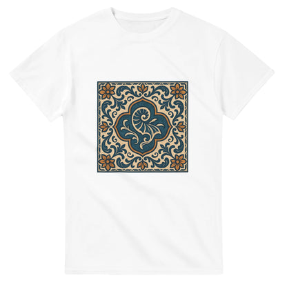 Portugisiskt inspirerad t-shirt i rustika färger, perfekt för vintage- och havsälskare.