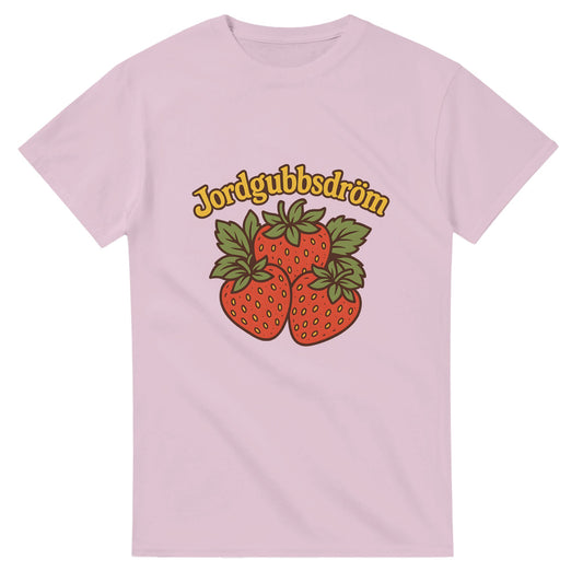 T-shirt med retro jordgubbsmotiv Jordgubbsdröm i lekfull vintage-stil. Färgstarkt och somrigt!