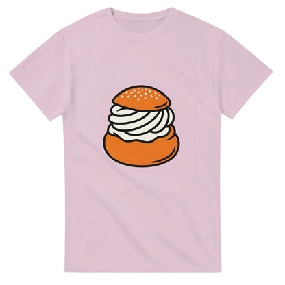 Semla-T-shirt för fettisdagsälskare. Perfekt året runt för att fira med denna klassiska bulle.