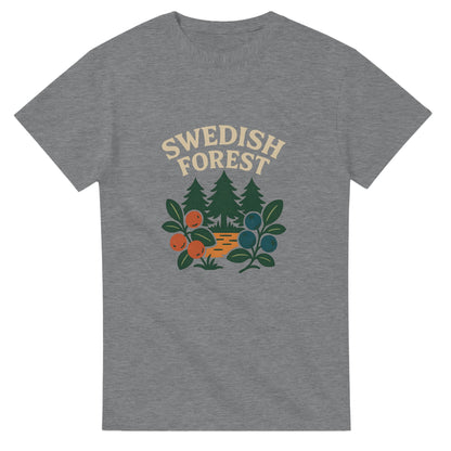 Utforska svensk skogsmagi med bär och vintage design, perfekt för naturälskare.