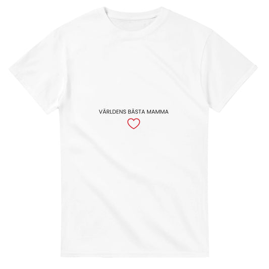 Trendig t-shirt för stolta mammor med hjärta-ikon under texten. Modern design.