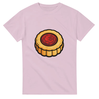 T-shirt med charmig hallongrotta, perfekt för fikastunder. Visa din kärlek för hallongrottor med denna harmoniska design.
