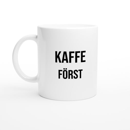 Kaffe först - en mugg för morgonmänniskan som behöver sin dos innan allt annat. Perfekt start på dagen!