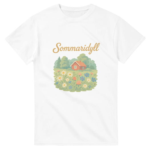 T-shirt med svensk vintageillustration av sommaräng, med texten Sommaridyll. Perfekt för nostalgiska sommarens.