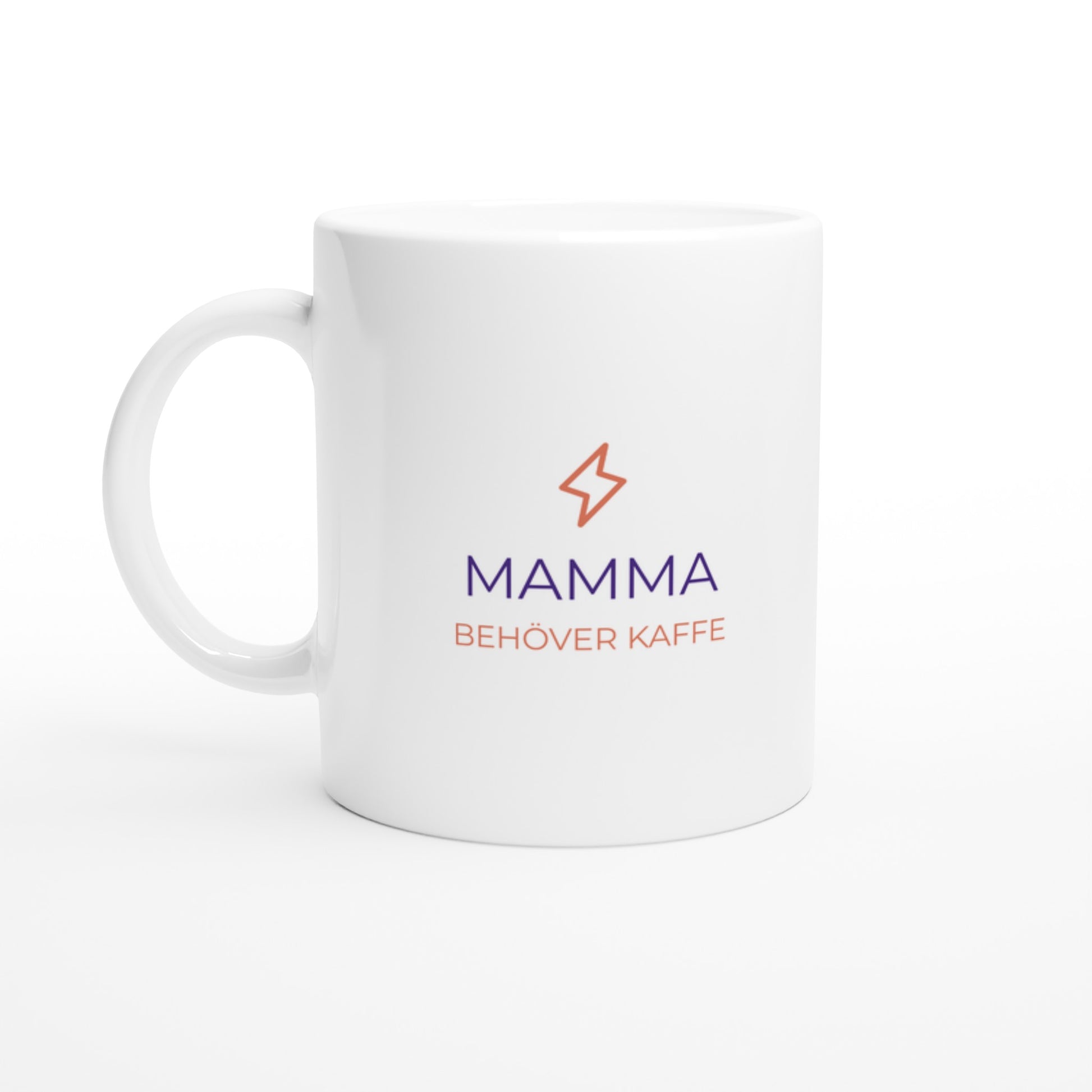 Kaffemugg med humoristisk text för mammor som behöver extra energi. Perfekt present!