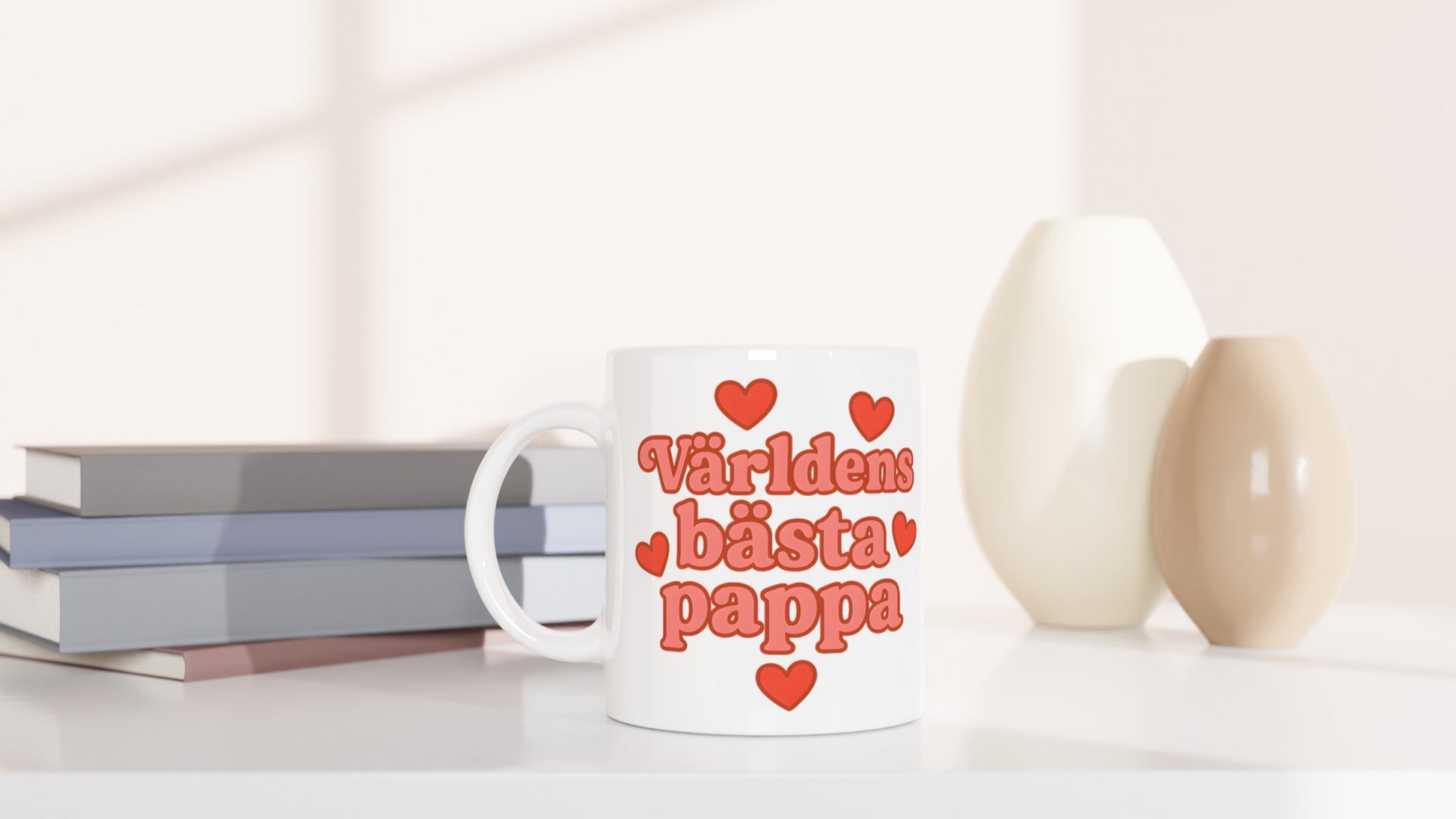 Stilfull mugg med texten 'Världens bästa pappa', romantiskt designad för en överraskning till pappa.