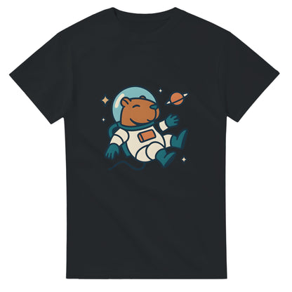 Utforska galaxen med världens lugnaste astronaut - en lekfull capybara i rymddräkt redo för äventyr!