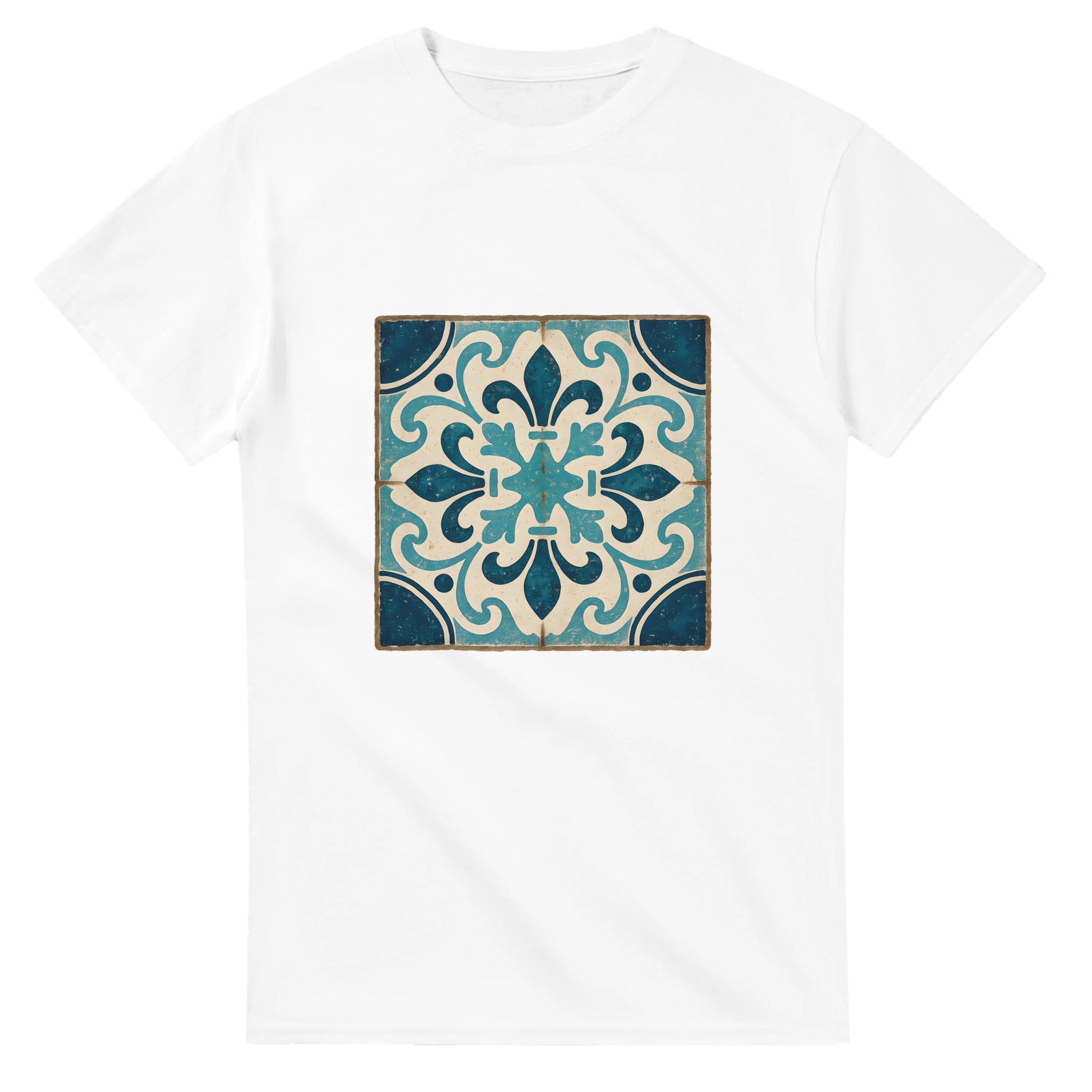 T-shirt med Portugals historia, traditionella kakelmönster och havets toner i en rustik stil.