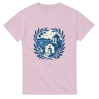 Vintage T-shirt med blåvitt kustlandskap för dig som älskar Greklands charm. Upplev Greklands kust varje dag.