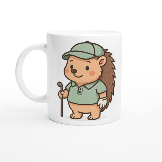 En söt igelkott i golfdräkt pryder denna golfmugg med pikétröja och keps.