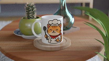 Mugg med katt i kockmössa och slev. Perfekt för kattälskande kockar!
