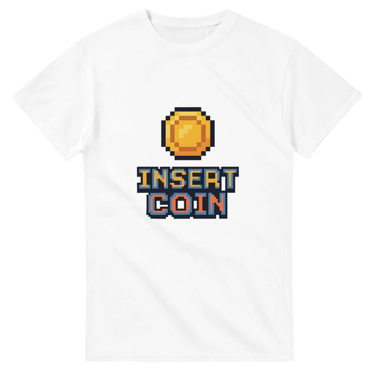 T-shirt med mynt och 'Insert Coin' text för nostalgiska gamers.