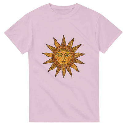 Vintage T-shirt med soligt motiv och varma färger som fångar den spanska solens essens.