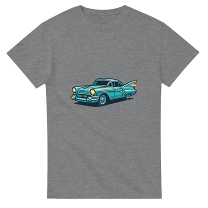 T-shirt med retrofuturistisk bild av bil, där nostalgi möter modern design.