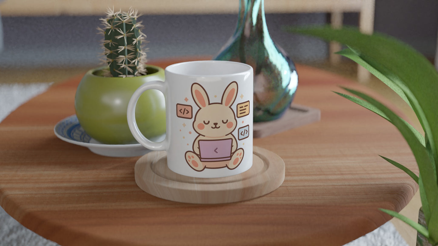 Mugg med kanin som kodar, perfekt för programmeringsstunder. Charmig present för programmerare!