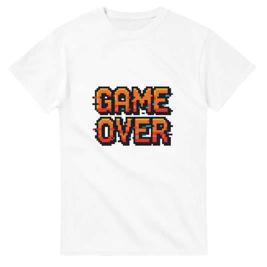 8-bitars T-shirt med glitch-effekt i klassisk stil. Perfekt för gamers med unik stil.