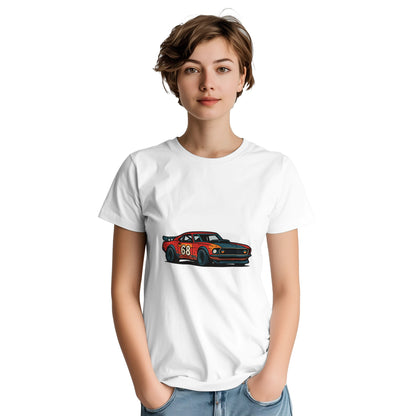 T-shirt med gatuloppstema och en vintage bil med en historia av fart och förändring.