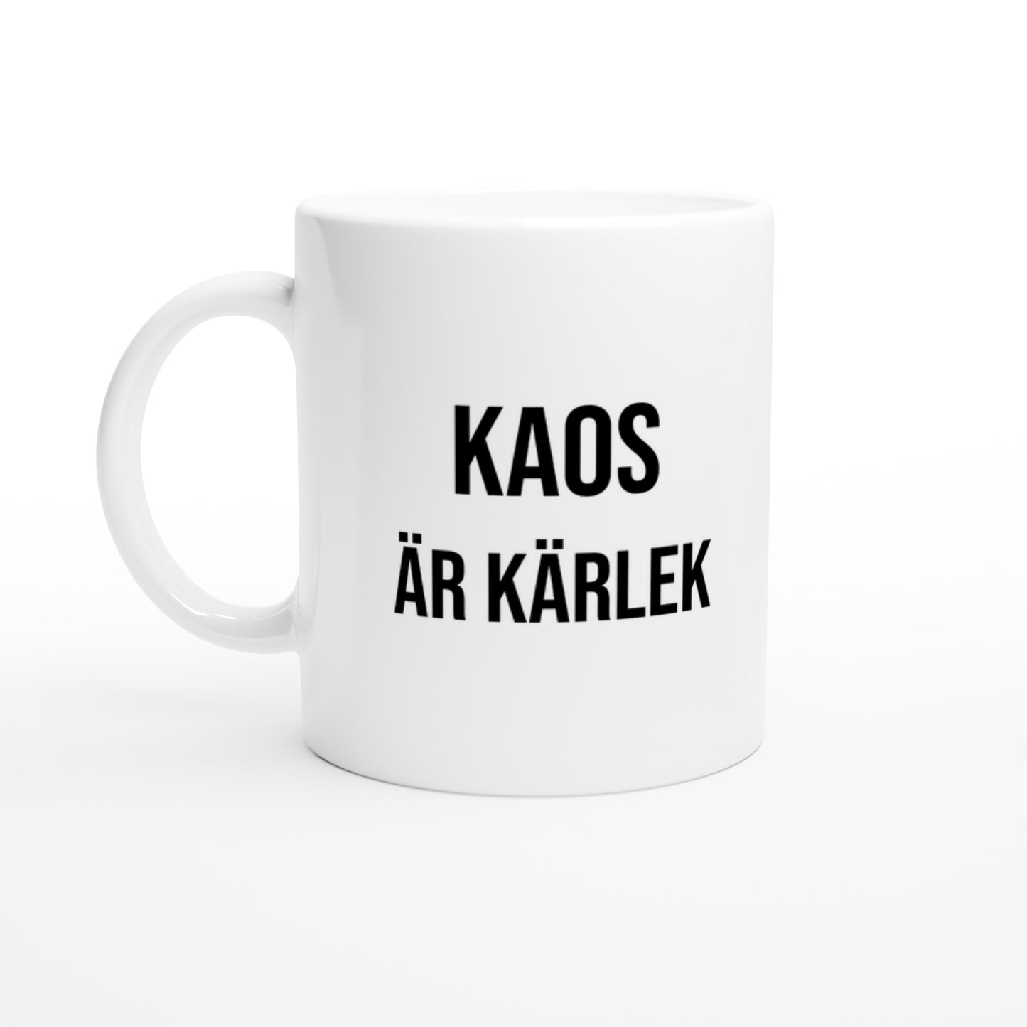 Mugg med kärlek till kaos i köket. Perfekt för matlagning med ett leende.
