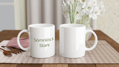 Hyllning till starka mammor som tacklar sömnlösa nätter med en kopp kaffe. Sömnlös & Stark.