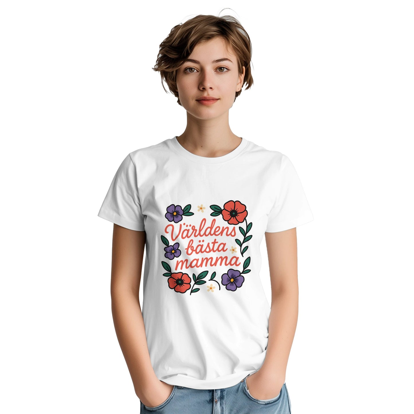 Chic T-shirt med blommönster och 'Världens bästa mamma' i mjukt typsnitt. Perfekt för alla mammor.