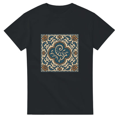 Portugisiskt inspirerad t-shirt i rustika färger, perfekt för vintage- och havsälskare.