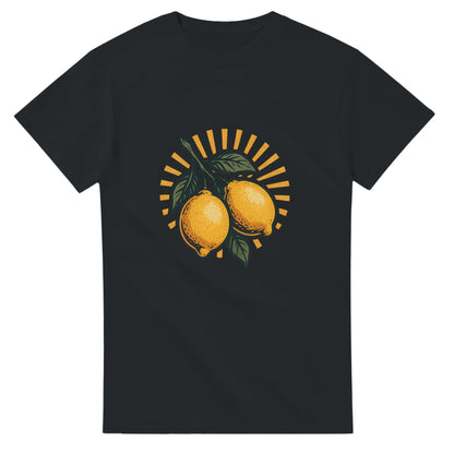 T-shirt med vintage citron och solmotiv - perfekt för en italiensk sommar.