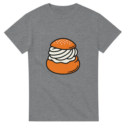 Semla-T-shirt för fettisdagsälskare. Perfekt året runt för att fira med denna klassiska bulle.