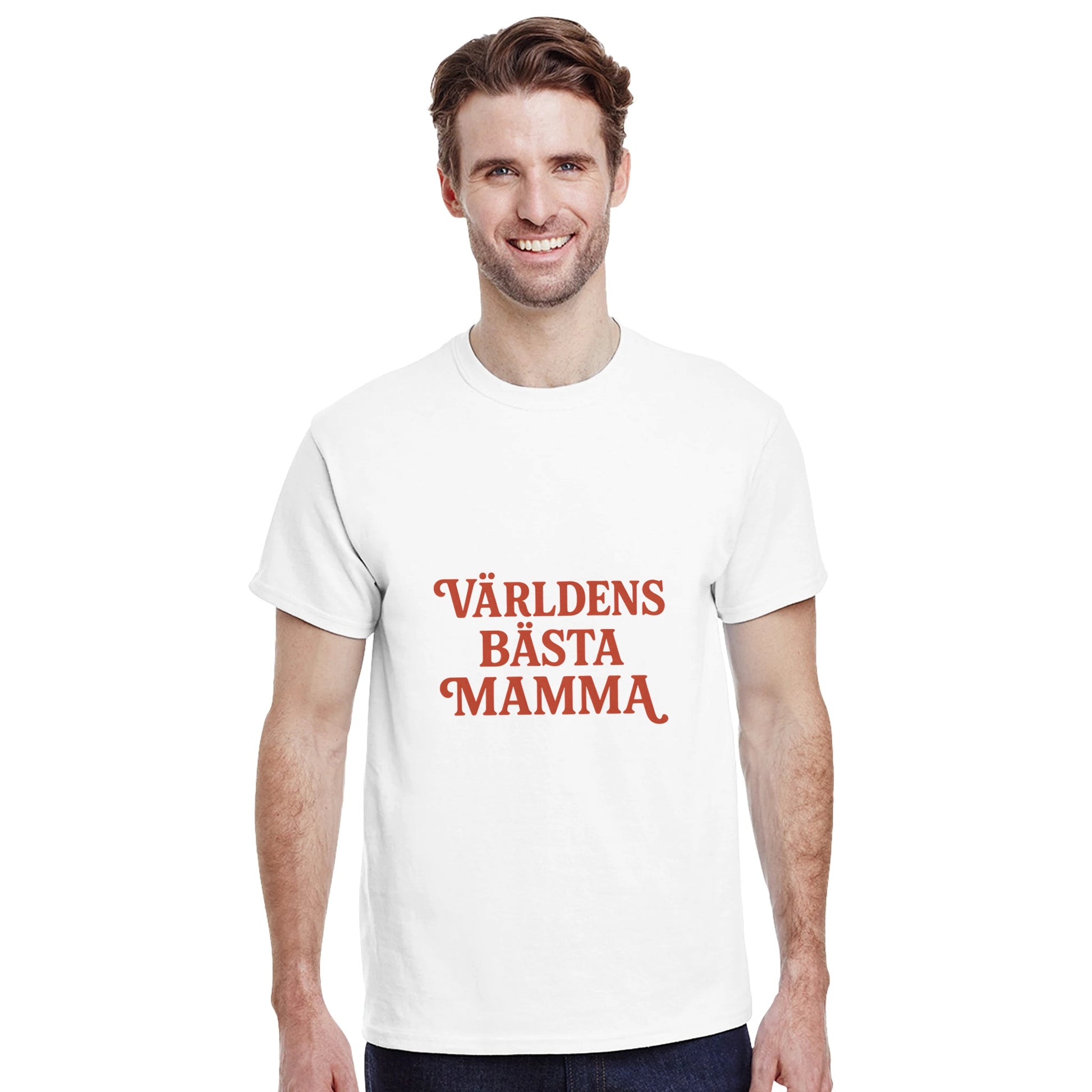 T-shirt med texten 'Världens bästa mamma' i charmig vintage-font och varm röd färg för en nostalgisk retrokänsla.