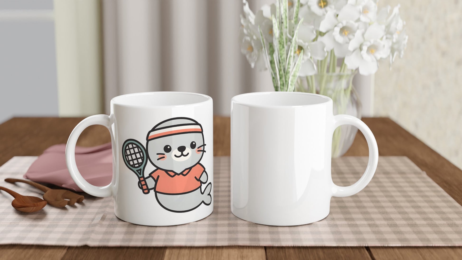 Sportig säl i tenniskläder, perfekt för havsälskare och tennisfans. Koppla av med denna mugg!